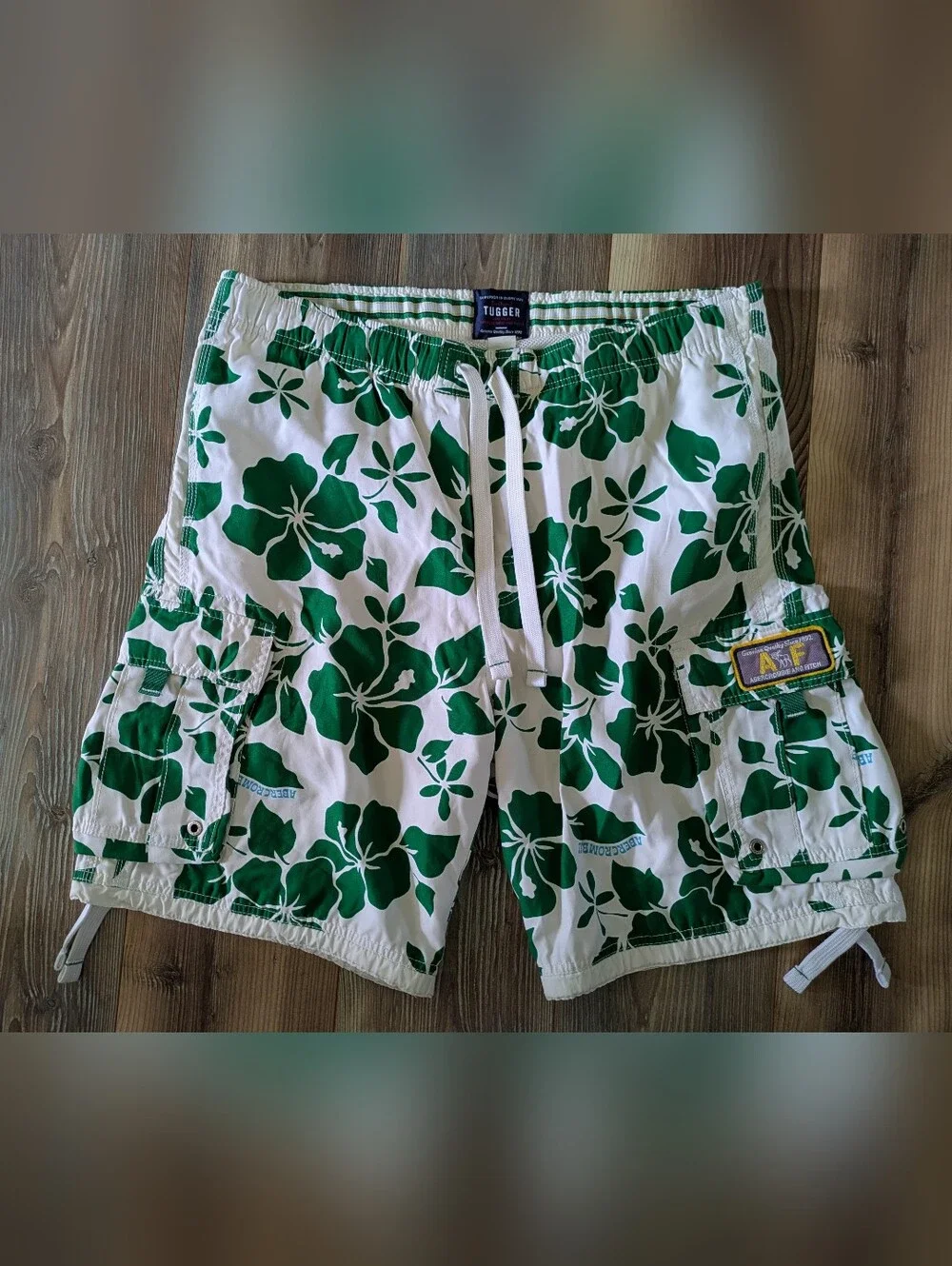 Abercrombie & Fitch Green & White Hawaiian Floral Cargo Surf Swim Board Shorts